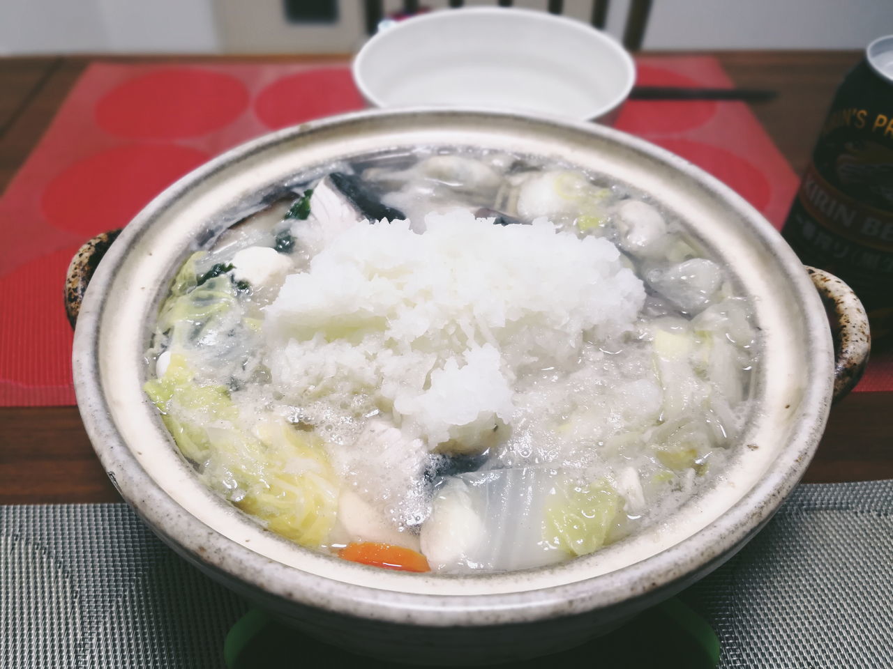 HIGH ANGLE VIEW OF FOOD IN BOWL