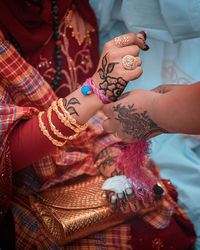 Close up of a bride's hand on a traditional sudanese wedding ceremony called jertik 