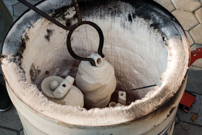 Making of artisan raku ceramics