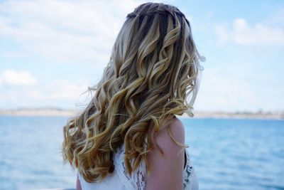 Portrait of woman against sea