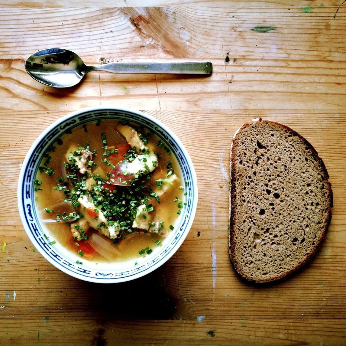 HIGH ANGLE VIEW OF SOUP IN BOWL