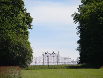 View of great gate against sky