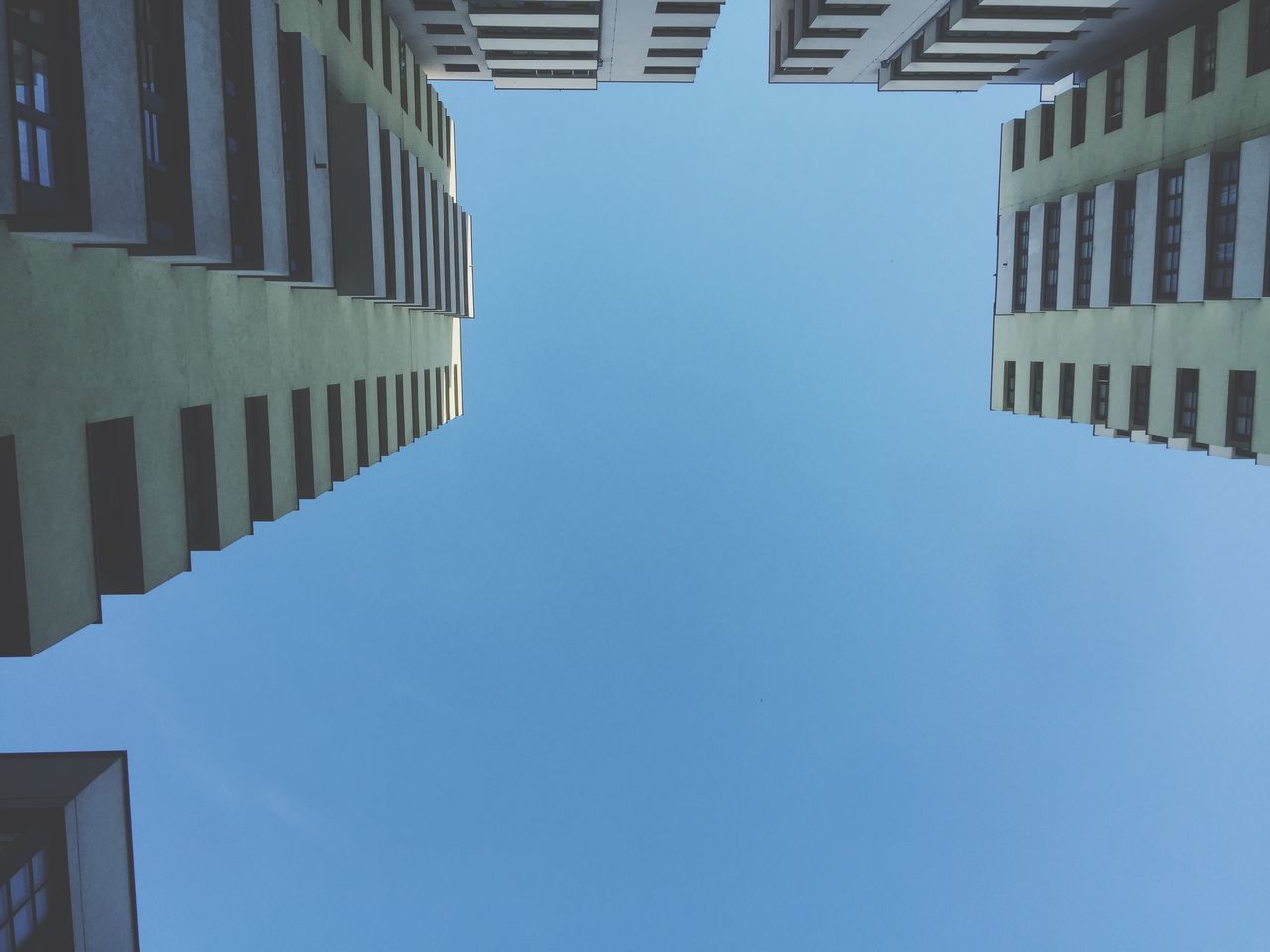 LOW ANGLE VIEW OF BUILDING AGAINST CLEAR BLUE SKY