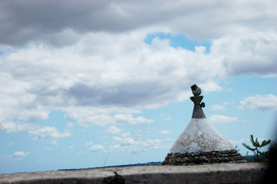 Statue against sky