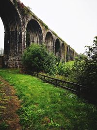 Arch bridge against sky