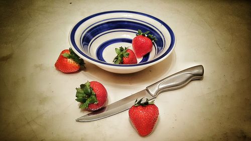 Red strawberries in bowl