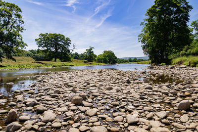 Large rocks and stones along the bank of the river wharfe, skipton, north yorkshire, england, uk.