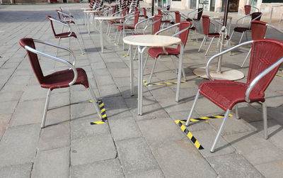 Signs on the ground to space the tables and chairs 