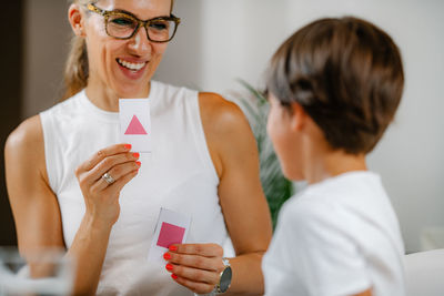 Child recognizing shapes in a preschool assessment test.