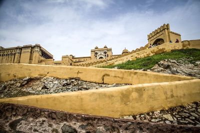 Geometric view of the access road to fort amber against cloudy sky - jaipur - india