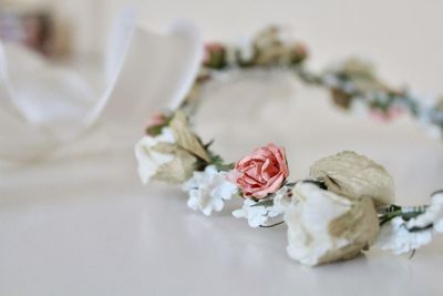 Close-up of white roses on table