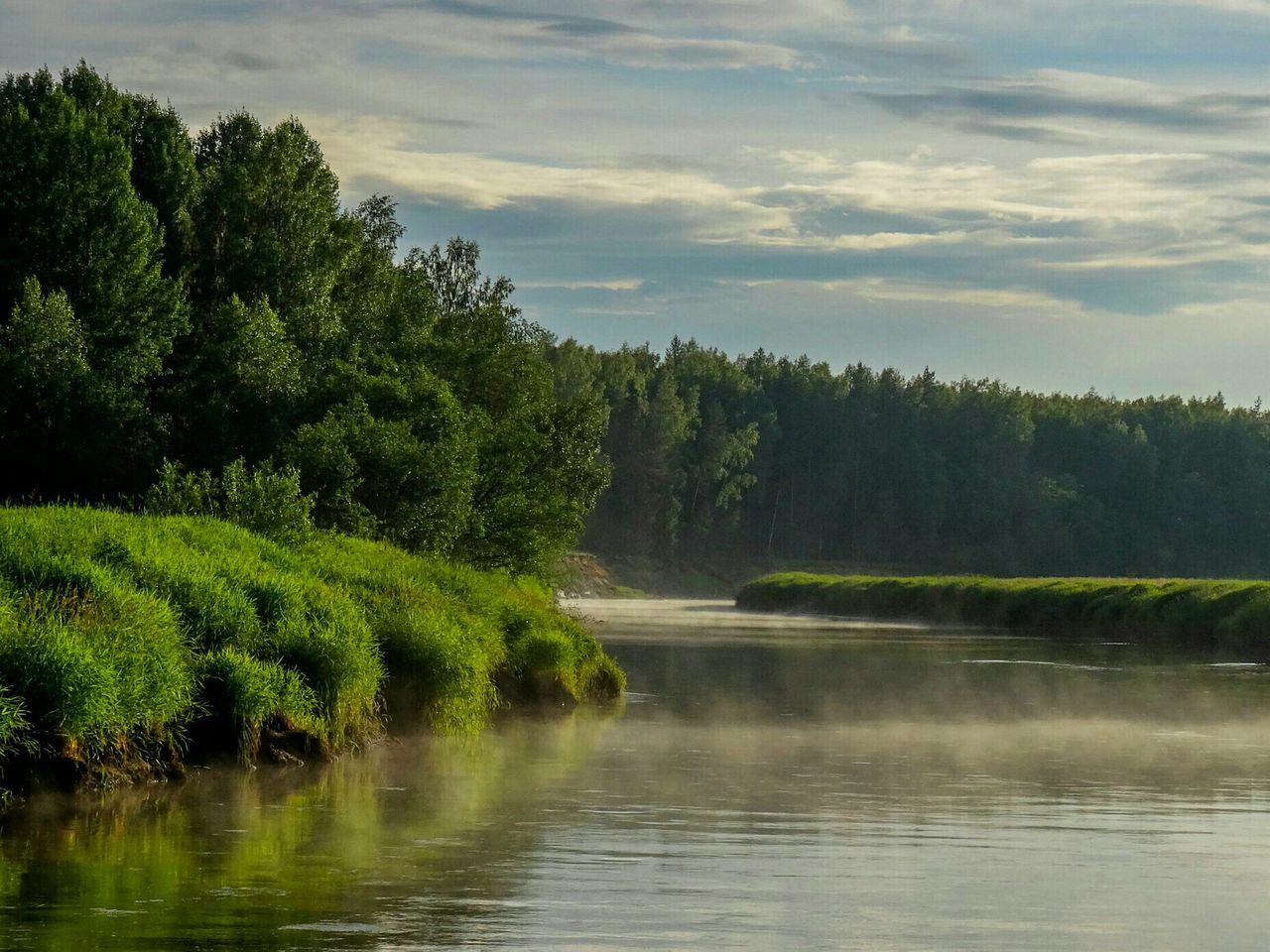 water, tree, tranquil scene, tranquility, sky, scenics, beauty in nature, waterfront, lake, reflection, nature, cloud - sky, green color, growth, idyllic, river, cloudy, cloud, non-urban scene, lush foliage