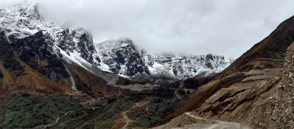 View of kala pathar mountain - thangu valley  in route of lachen