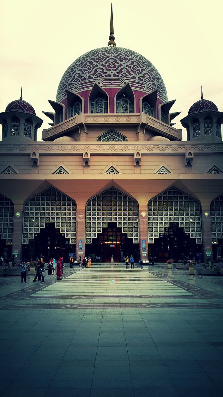 architecture, built structure, building exterior, dome, place of worship, religion, arch, spirituality, church, facade, travel destinations, clear sky, famous place, cathedral, incidental people, city, travel, tourism