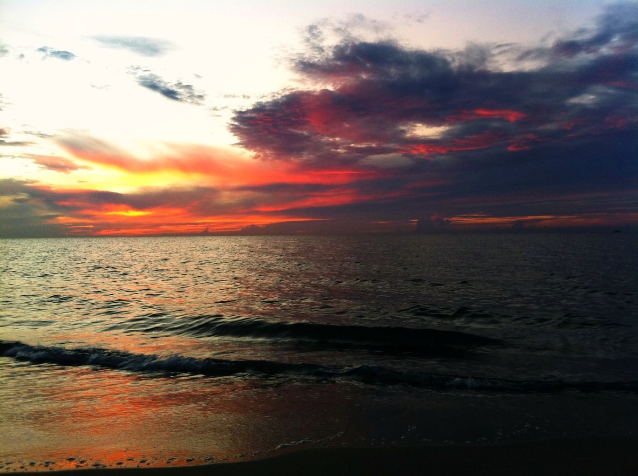 sunset, sea, water, horizon over water, scenics, sky, tranquil scene, beauty in nature, tranquility, cloud - sky, orange color, beach, idyllic, nature, shore, cloudy, cloud, wave, dramatic sky, reflection