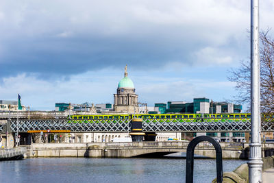 Bridge against custom house