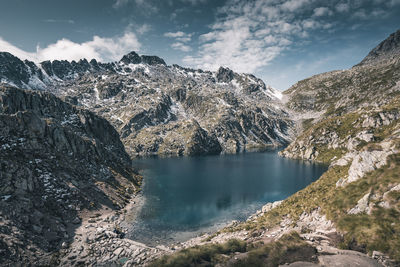 Panoramic view of lake and mountains against sky