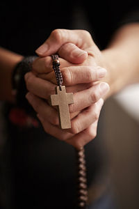 Cropped hand of woman holding key ring