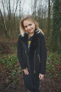 Portrait of a smiling young woman in autumn