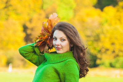 Portrait of a smiling young woman in autumn