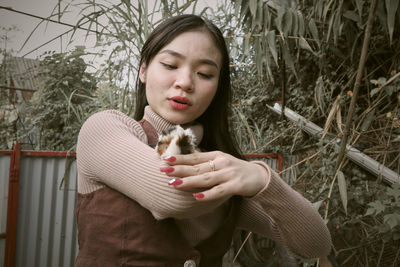 Portrait of young woman sitting on grass