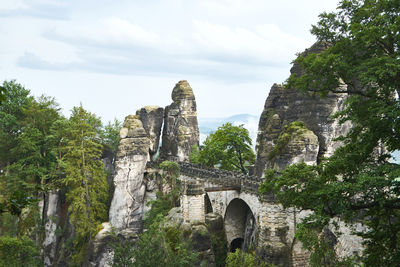 Old ruins of building against sky