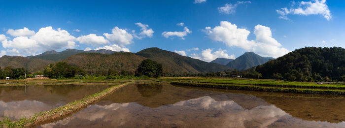 Panoramic view of lake and mountains against sky