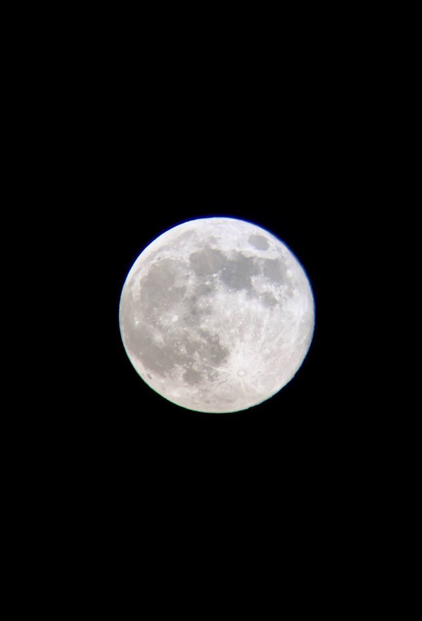 SCENIC VIEW OF FULL MOON IN SKY