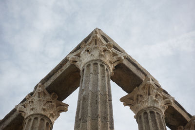 Roman templo de diana temple in evora, portugal