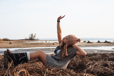 Fashion woman at seashore in autumn