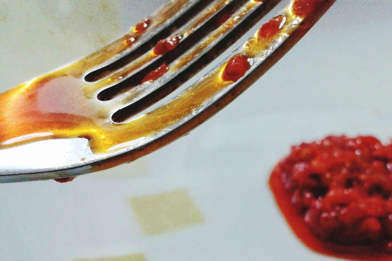 CLOSE-UP OF CAKE ON PLATE