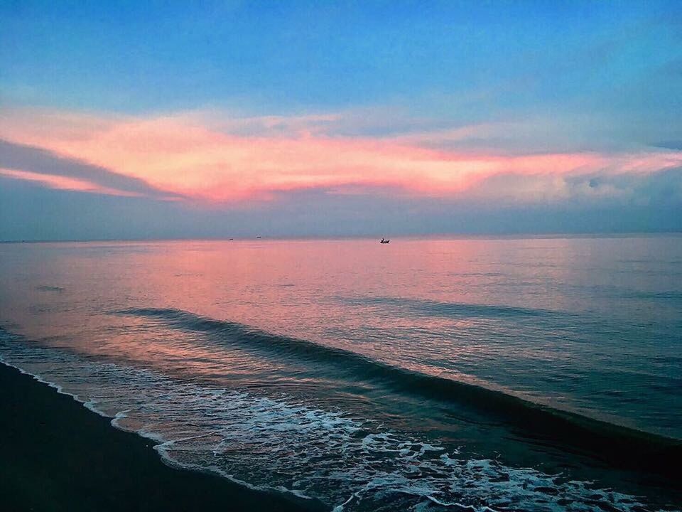 SCENIC VIEW OF SEA AGAINST SUNSET SKY