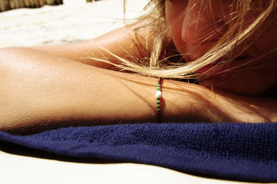 Close-up pf young woman relaxing on tropical beach