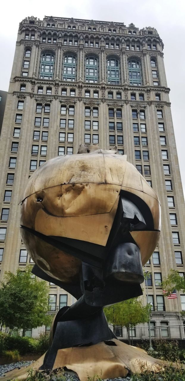 LOW ANGLE VIEW OF STATUE