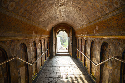 Tunnel at the temple of the holy tooth relic in kandy / sri lanka