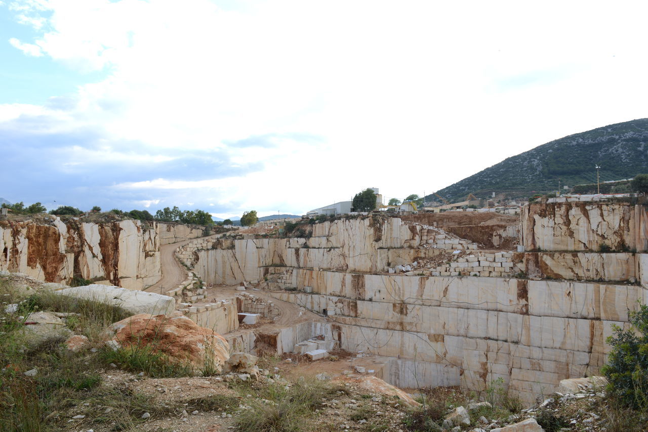 OLD RUINS OF BUILDING