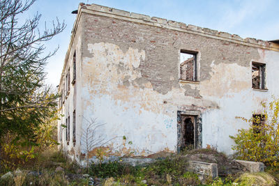 Abandoned building against sky