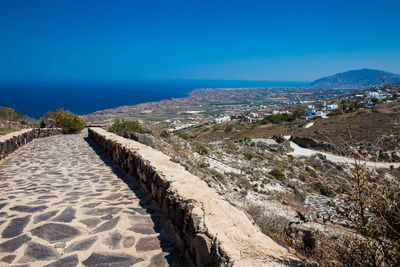 Walking trail number 9 between the cities of fira and oia in the santorini island