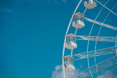 A ferris wheel set against a blue sky with copy space