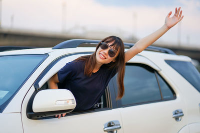 Young woman wearing sunglasses in car