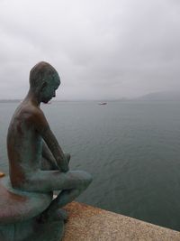 Statue of sea against sky