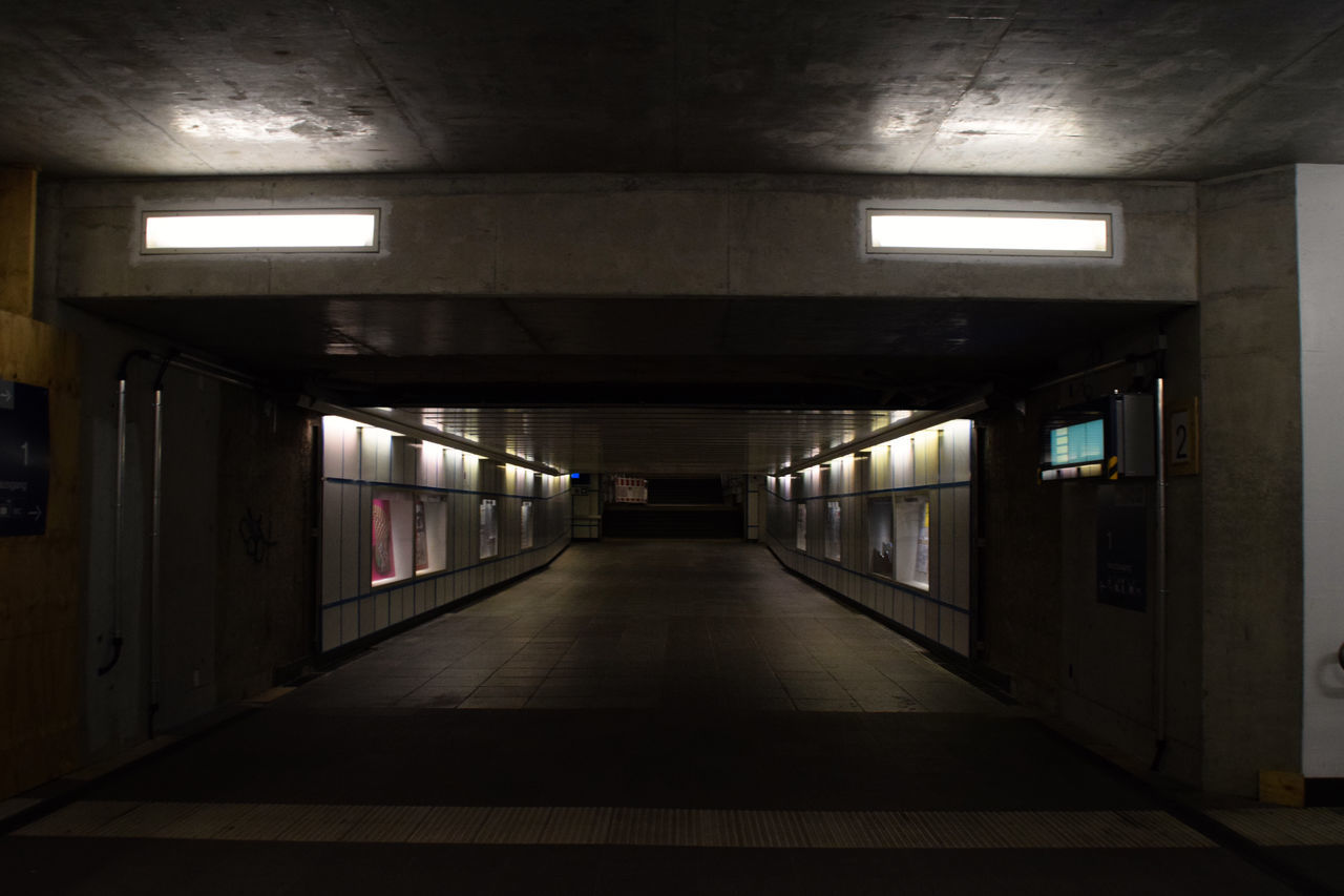 VIEW OF EMPTY CORRIDOR