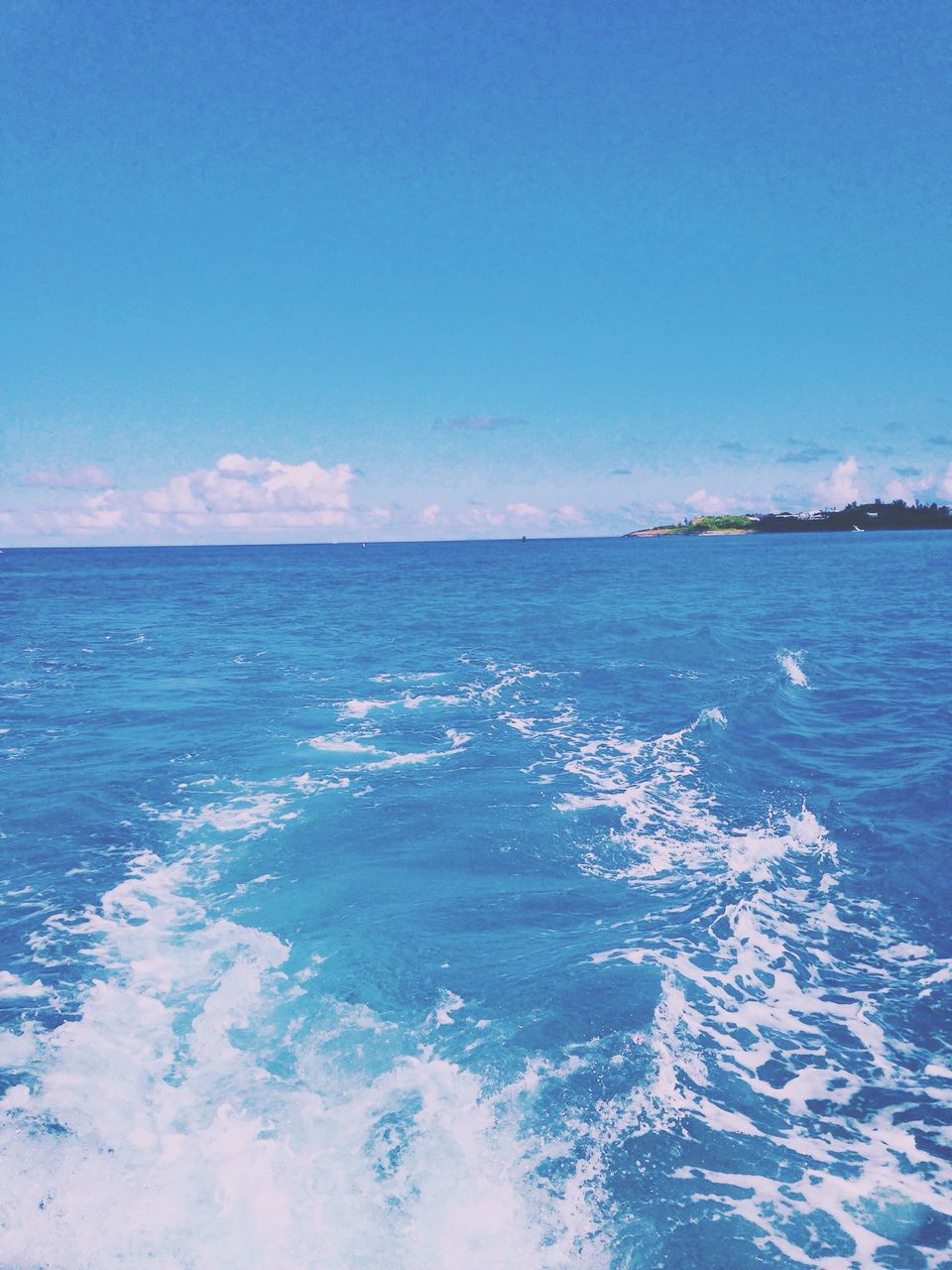 sea, water, blue, scenics, horizon over water, beauty in nature, tranquil scene, tranquility, sky, waterfront, nature, idyllic, seascape, wave, rippled, copy space, beach, day, outdoors, surf