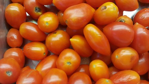 Full frame shot of tomatoes in market