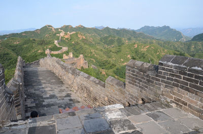 Great wall of china on mountains against clear sky