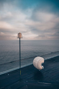 Seebrücke von koserow auf usedom im winter. 