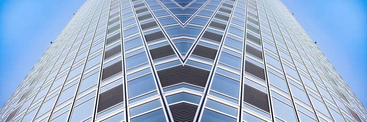 LOW ANGLE VIEW OF MODERN BUILDINGS AGAINST CLEAR SKY