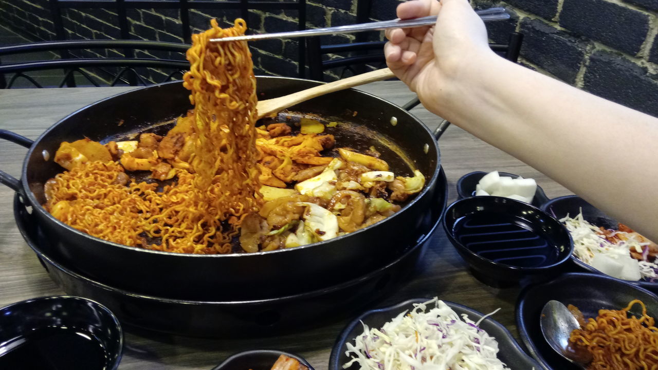 CROPPED IMAGE OF PERSON PREPARING FOOD IN BOWL