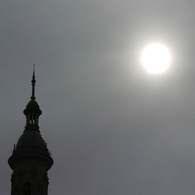 low angle view, architecture, built structure, building exterior, copy space, sky, clear sky, sun, high section, tower, dome, religion, spirituality, outdoors, no people, moon, nature, silhouette, day