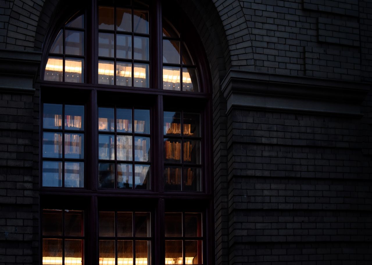 LOW ANGLE VIEW OF GLASS BUILDING